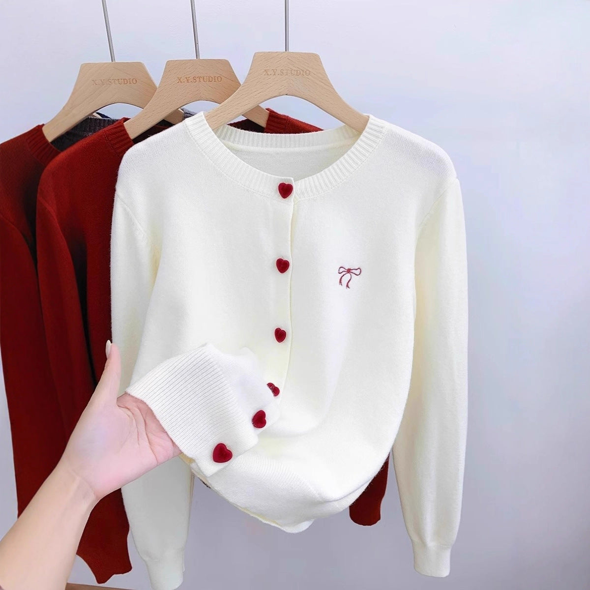 Cardigan Cœur Élégant – Maille Douce & Détails Délicats