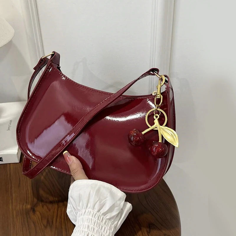 Sac à Main Femme en Cuir PU – Pendentif Cerise, Bandoulière & Style Fashion Quotidien