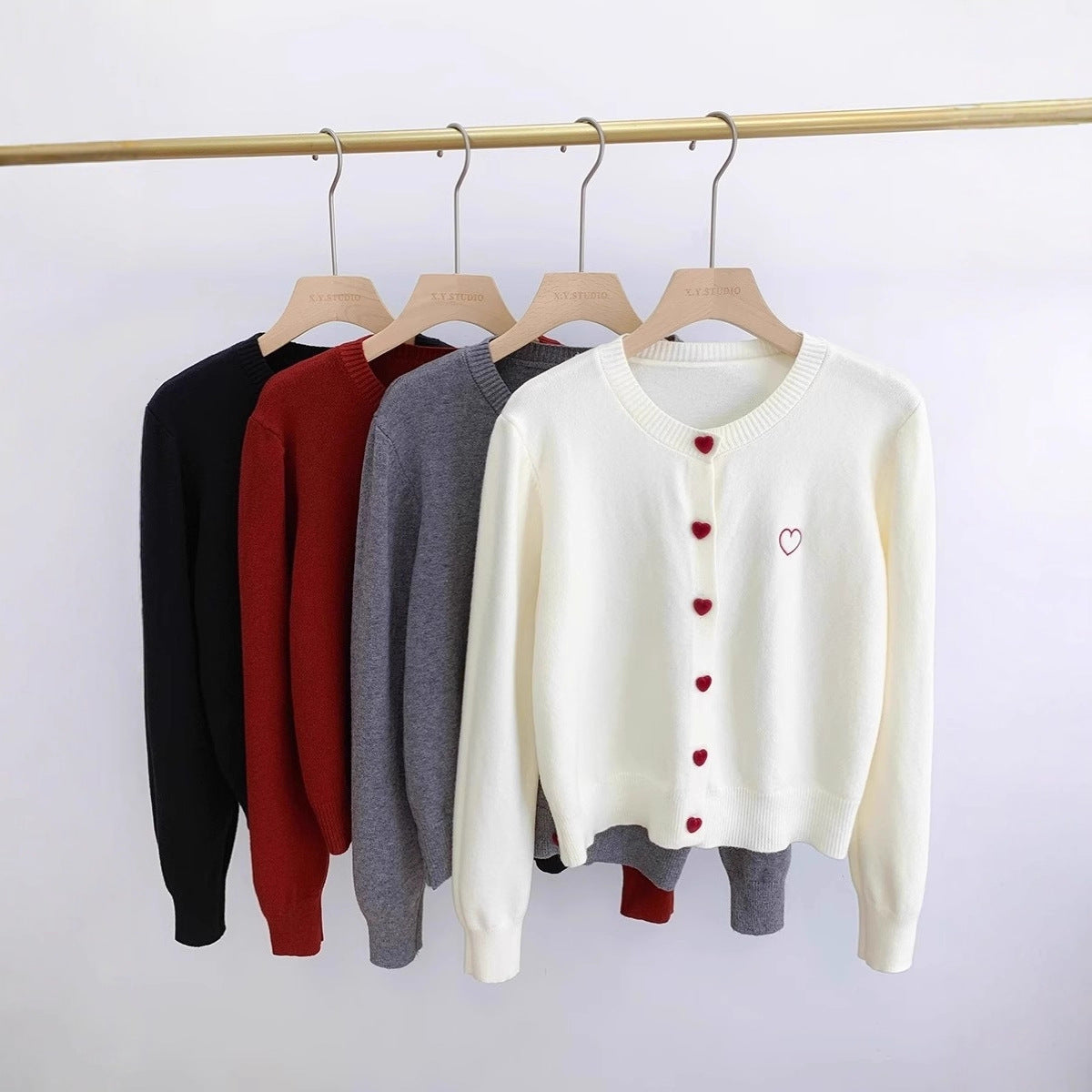 Cardigan Cœur Élégant – Maille Douce & Détails Délicats